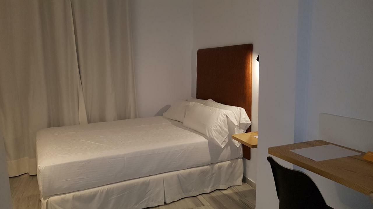 เบสิก โฮเทล เซบียา คาเตดราล Hotel เซบีญา ภายนอก รูปภาพ